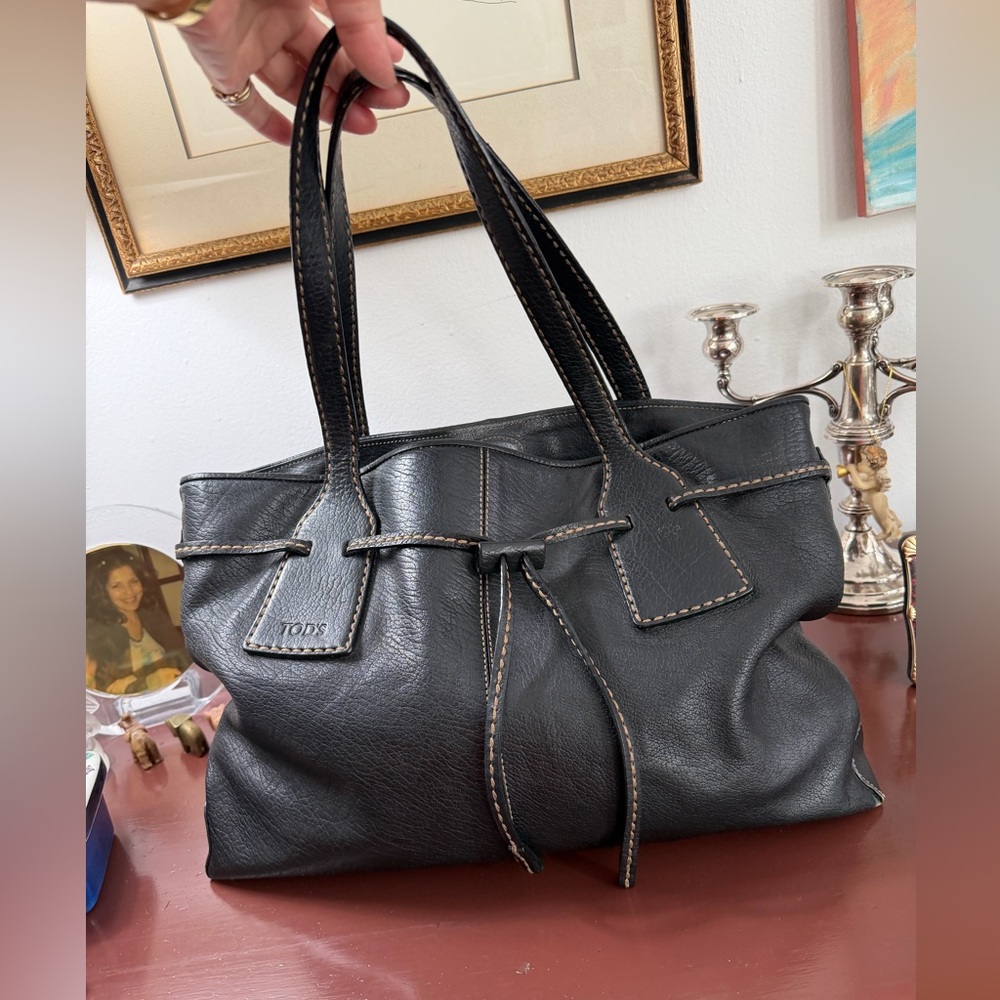 Tod's BLUE Leather Bag excellent condition,very italian 
It’s only NAVY BLUE